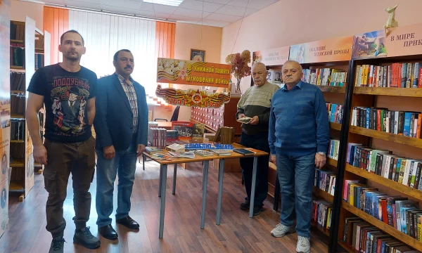 Книжная выставка "В книжной памяти мгновения войны"