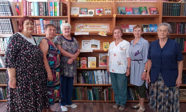 Книжная выставка &laquo;Пришел Спас &ndash; всем гостинцев припас!&raquo;