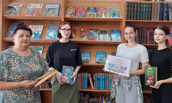 День информации &laquo;Серия книг 100 великих&raquo;