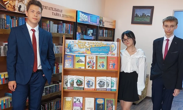 Книжная выставка "Мир знаний под обложкой"