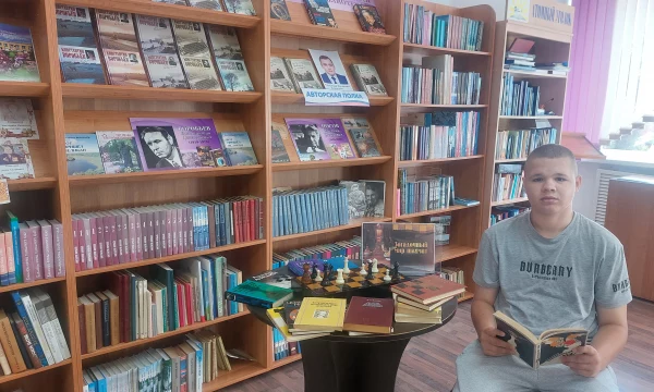 Книжная выставка "Загадочный мир шахмат" Книжная выставка "Загадочный мир шахмат"